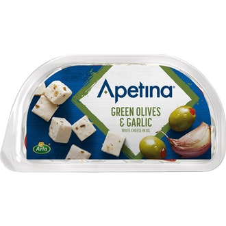 Apetina 100/60g snack vihreitä oliiveja, valkosipulia ja välimerellisiä juustokuutioita öljyssä